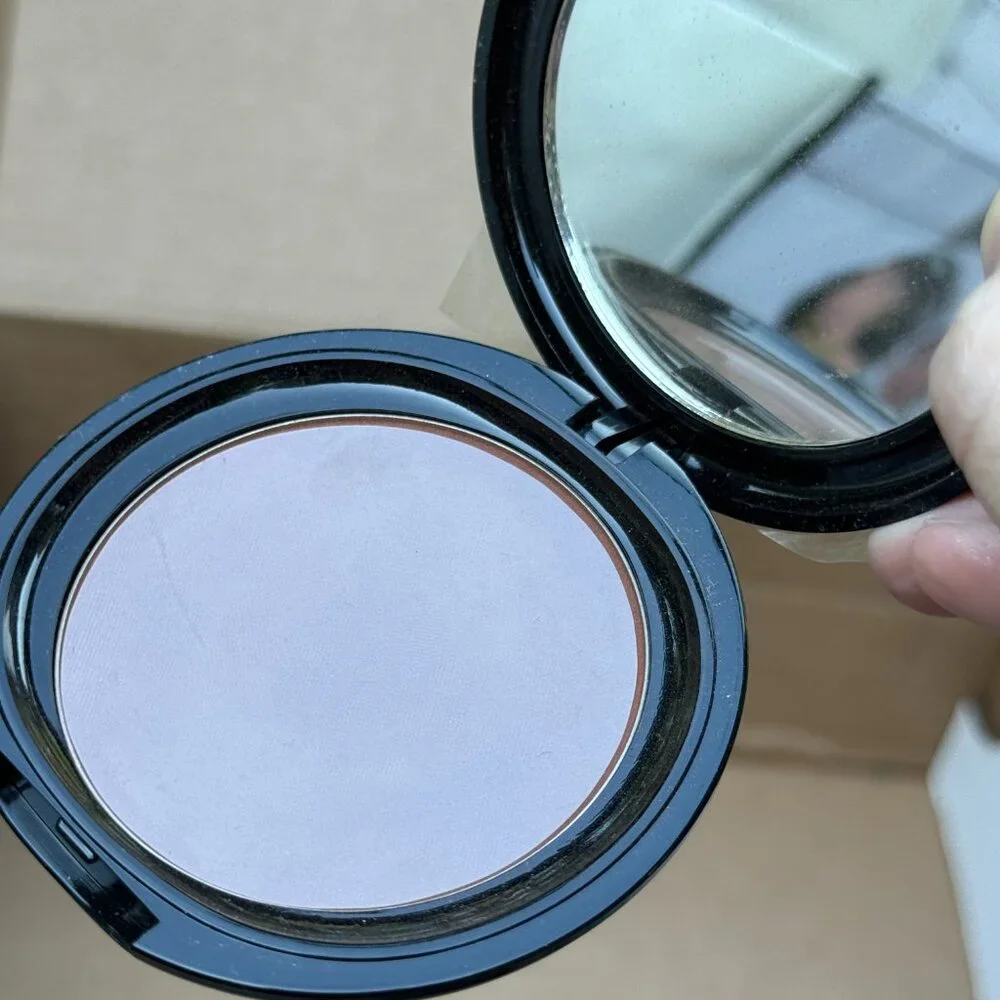 OSP Cosmetics Photochromatic Pressed Powder in Cocoa Bean